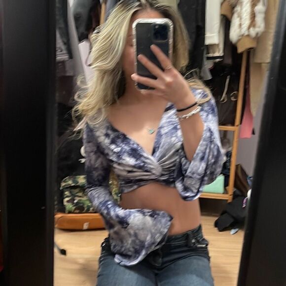 Francesca’s blue tie dye crop top XS - Picture 4 of 5